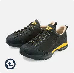 Schwarzer Wanderschuh mit gelben Akzenten, ideal für Bergwanderungen. Zeigt die detailreiche Verarbeitung und haltbare Sohle.