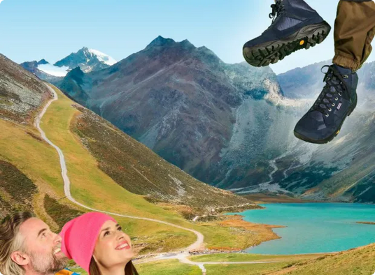 Mann und Frau betrachten Wanderschuhe in Bergkulisse mit See