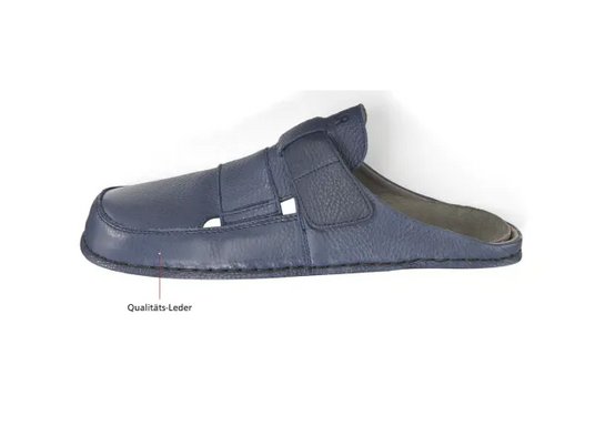Blauer Herrenslipper aus Qualitäts-Leder, seitliche Ansicht